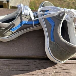 Van Unisex Old Skool Gargoyle/ Nebulas with Sidestripe
Kids Size 2.5